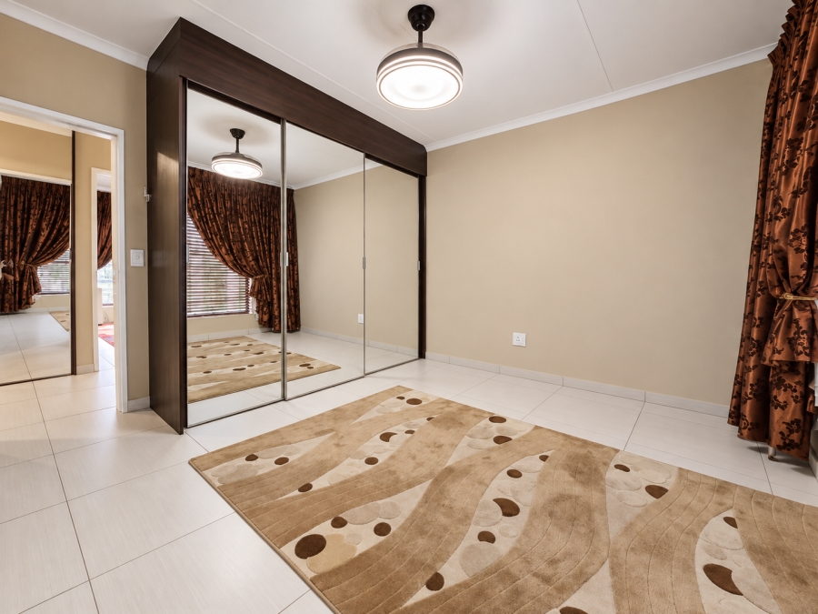 5 Bedroom Property for Sale in Willowbrook Gauteng