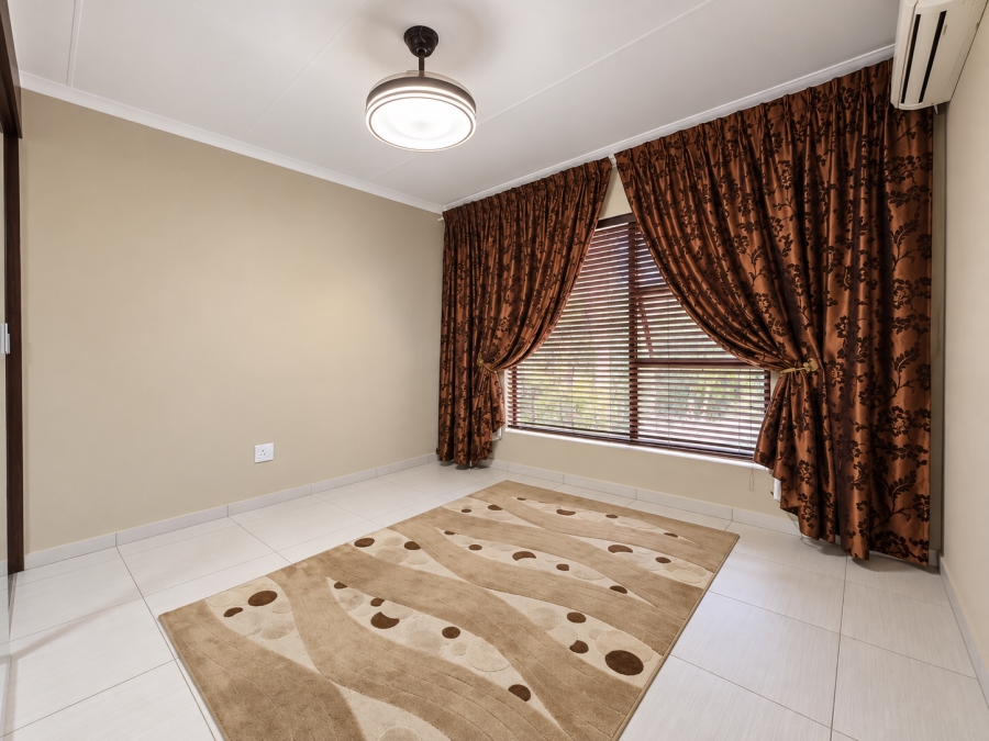 5 Bedroom Property for Sale in Willowbrook Gauteng