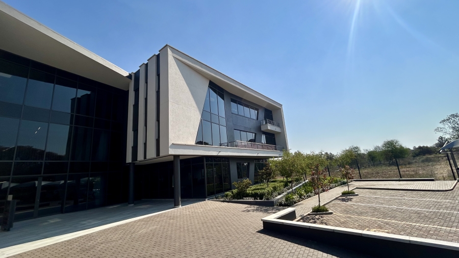 To Let Commercial Property for Rent in Die Hoewes Gauteng