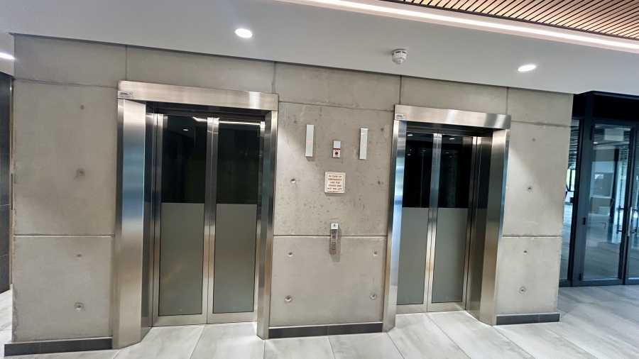 To Let Commercial Property for Rent in Die Hoewes Gauteng