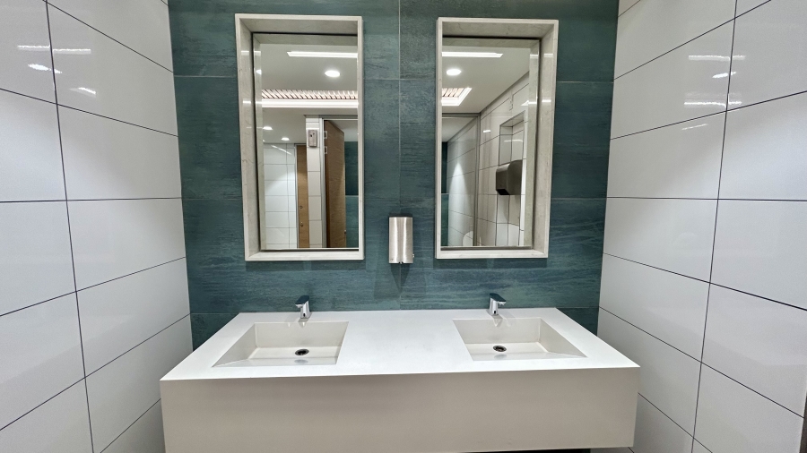 To Let Commercial Property for Rent in Die Hoewes Gauteng