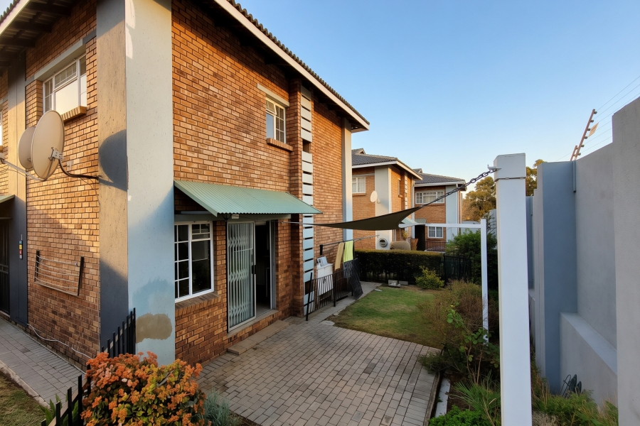 To Let 2 Bedroom Property for Rent in Farrar Park Gauteng