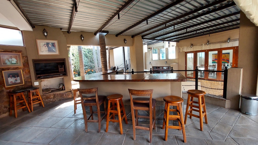 9 Bedroom Property for Sale in Waterkloof Ridge Gauteng