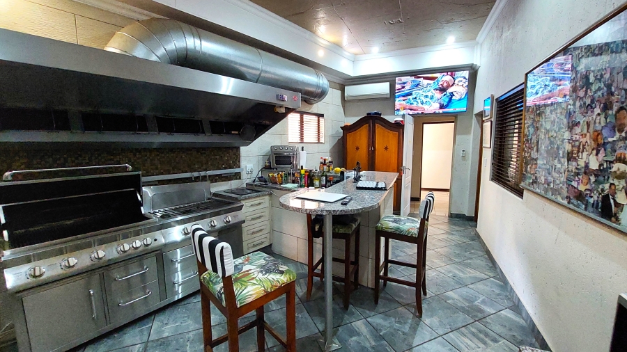 9 Bedroom Property for Sale in Waterkloof Ridge Gauteng