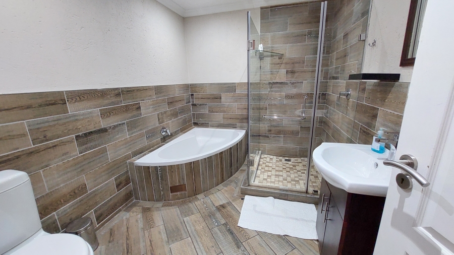 9 Bedroom Property for Sale in Waterkloof Ridge Gauteng