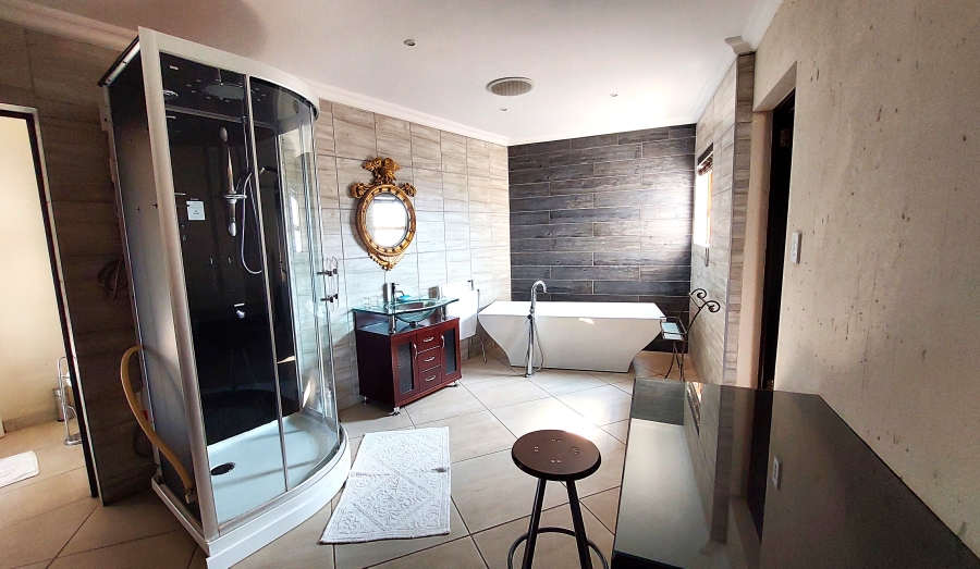 9 Bedroom Property for Sale in Waterkloof Ridge Gauteng