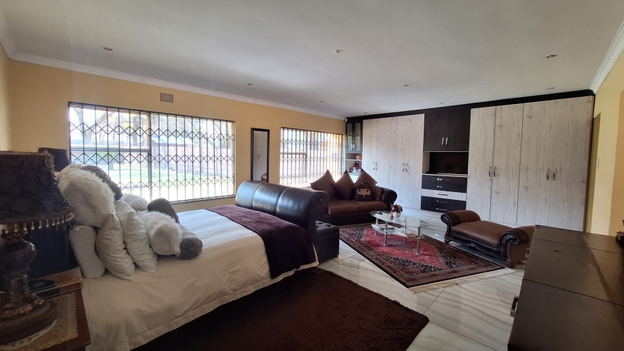 4 Bedroom Property for Sale in Vanderbijlpark SW 5 Gauteng