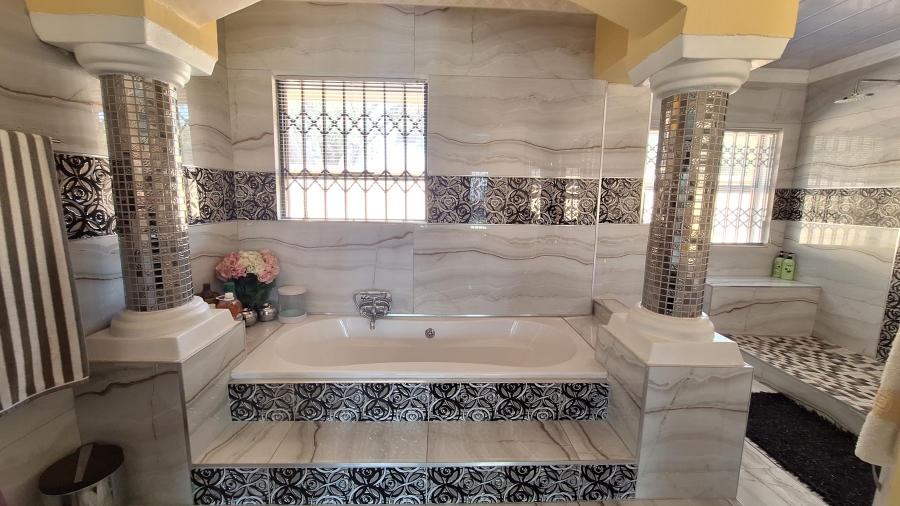 4 Bedroom Property for Sale in Vanderbijlpark SW 5 Gauteng