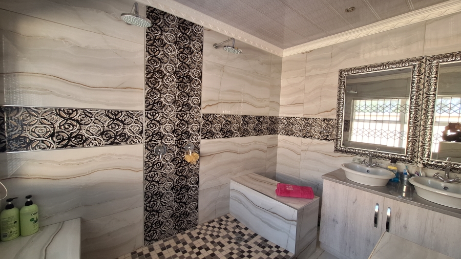4 Bedroom Property for Sale in Vanderbijlpark SW 5 Gauteng