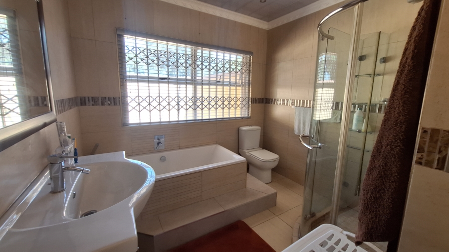 4 Bedroom Property for Sale in Vanderbijlpark SW 5 Gauteng