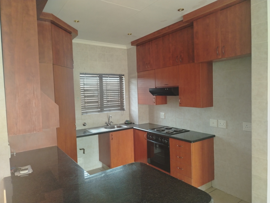 To Let 2 Bedroom Property for Rent in Sonneveld Gauteng