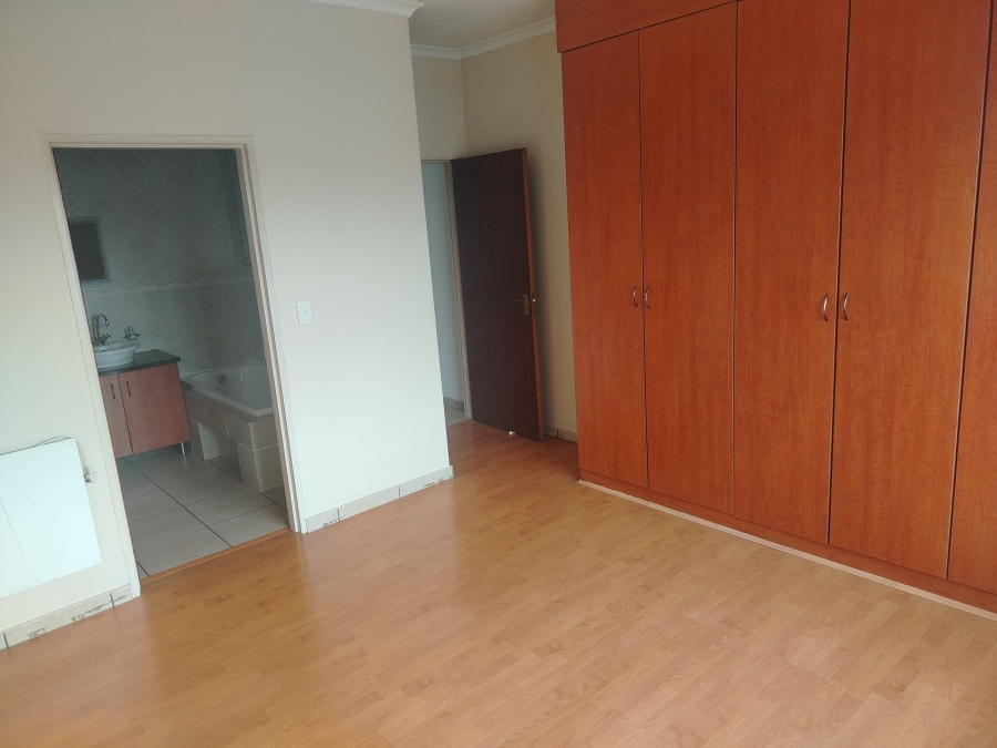 To Let 2 Bedroom Property for Rent in Sonneveld Gauteng