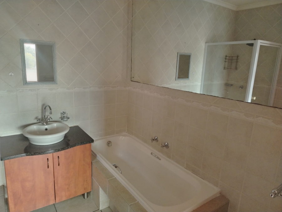 To Let 2 Bedroom Property for Rent in Sonneveld Gauteng