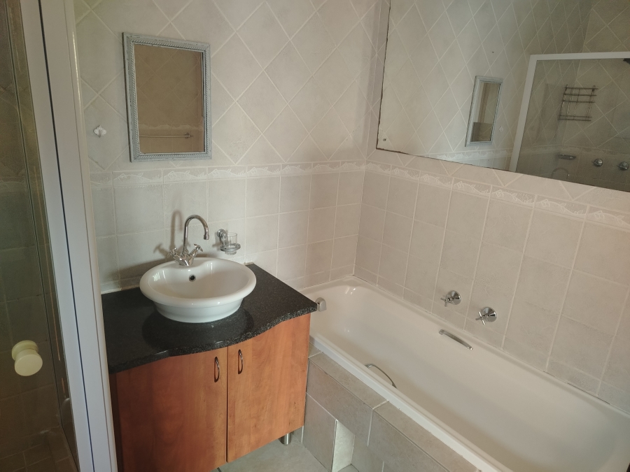 To Let 2 Bedroom Property for Rent in Sonneveld Gauteng