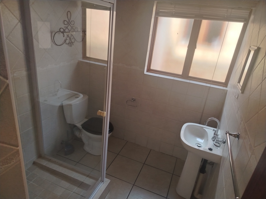 To Let 2 Bedroom Property for Rent in Sonneveld Gauteng