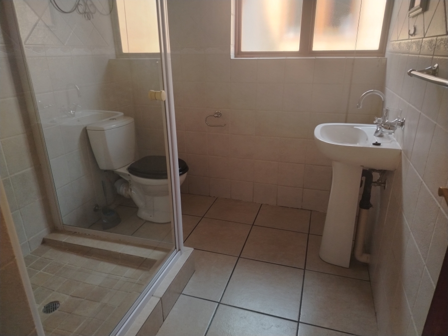 To Let 2 Bedroom Property for Rent in Sonneveld Gauteng