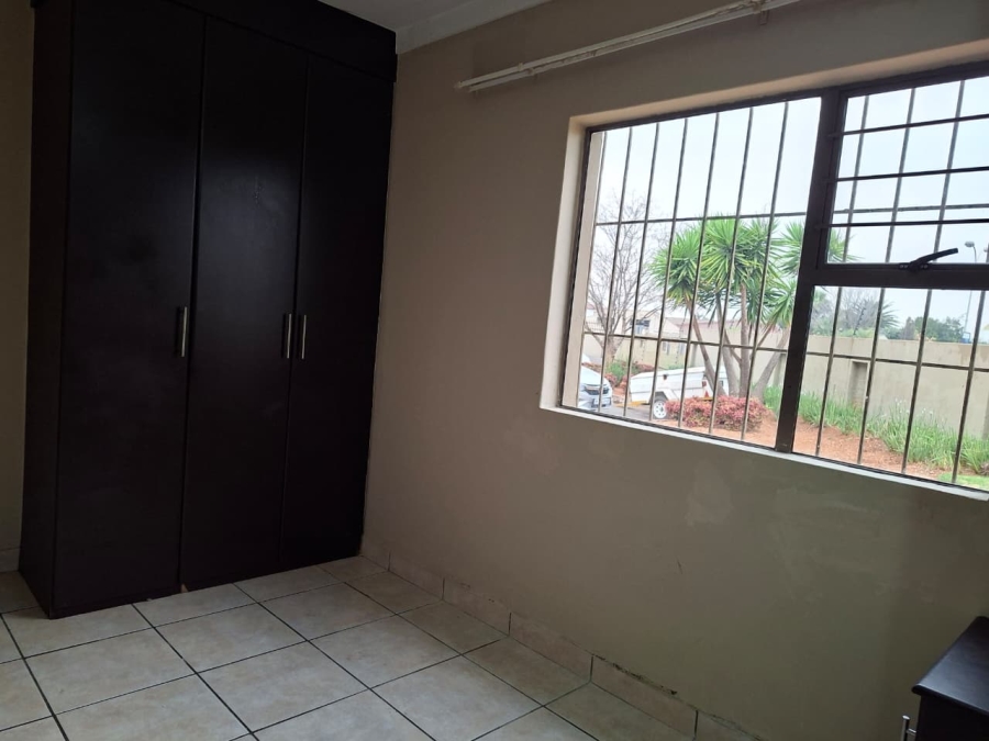2 Bedroom Property for Sale in Vanderbijlpark SE 6 Gauteng