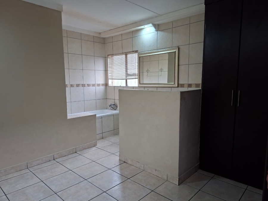 2 Bedroom Property for Sale in Vanderbijlpark SE 6 Gauteng