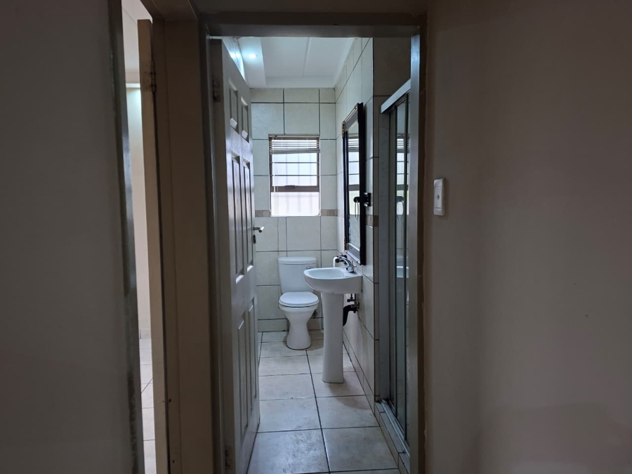 2 Bedroom Property for Sale in Vanderbijlpark SE 6 Gauteng
