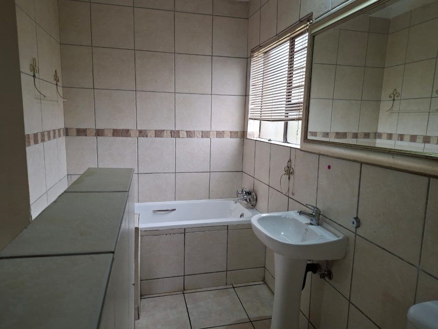 2 Bedroom Property for Sale in Vanderbijlpark SE 6 Gauteng
