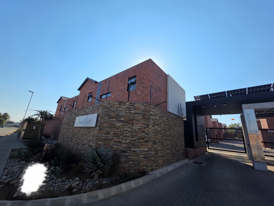 To Let 3 Bedroom Property for Rent in Bartlett Gauteng