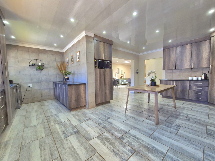 7 Bedroom Property for Sale in Dalview Gauteng