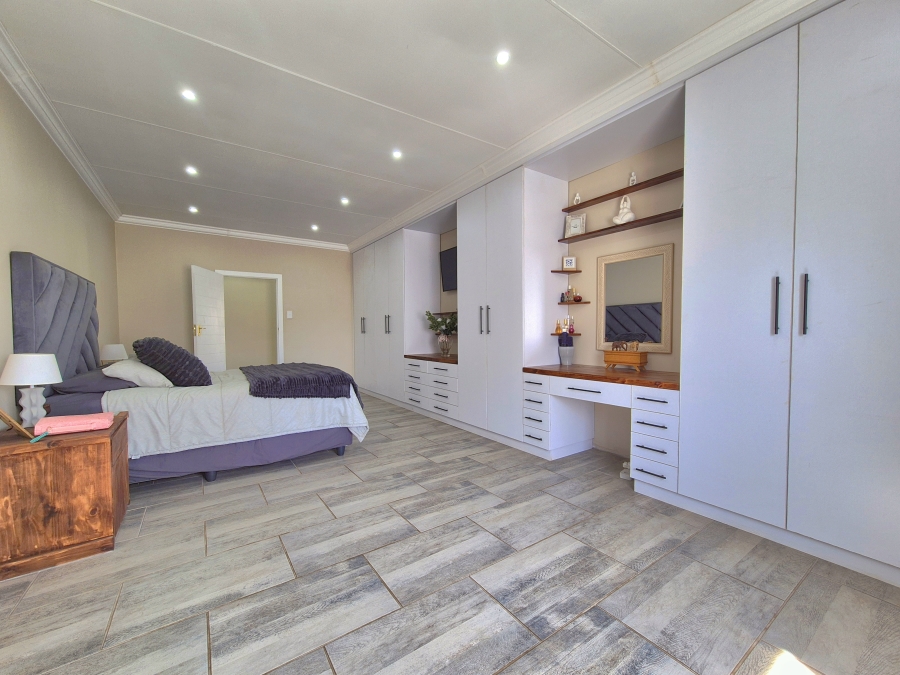 7 Bedroom Property for Sale in Dalview Gauteng