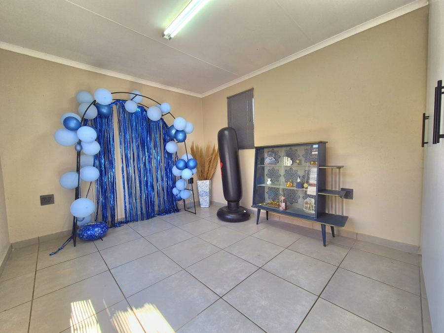 7 Bedroom Property for Sale in Dalview Gauteng