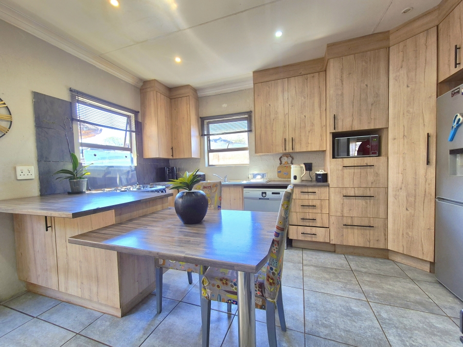 7 Bedroom Property for Sale in Dalview Gauteng
