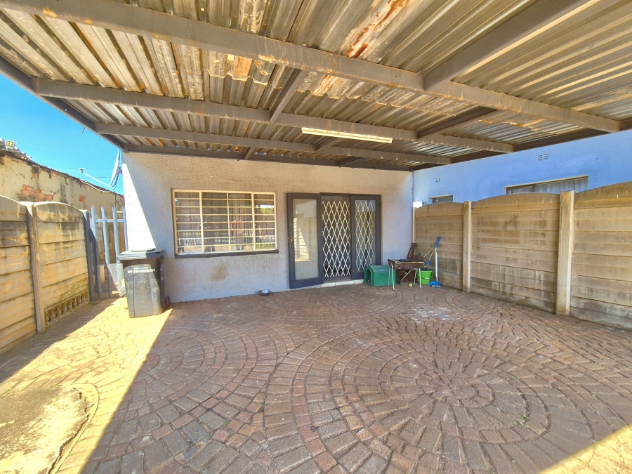 7 Bedroom Property for Sale in Dalview Gauteng