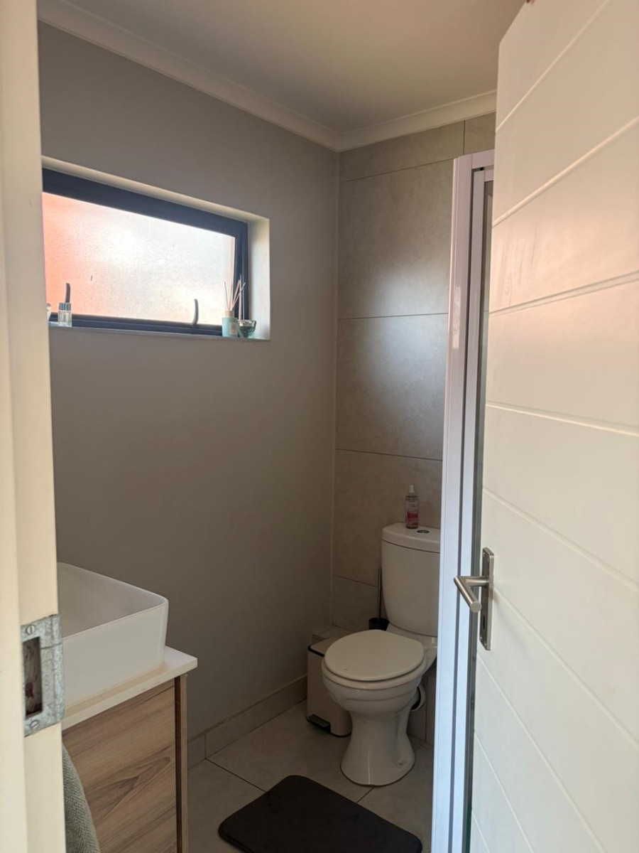 To Let 1 Bedroom Property for Rent in Glen Marais Gauteng