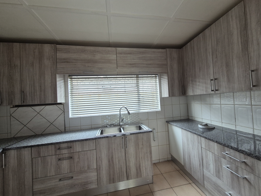 To Let 2 Bedroom Property for Rent in Dalview Gauteng