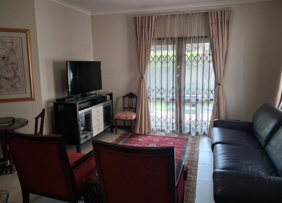 To Let 2 Bedroom Property for Rent in Douglasdale Gauteng