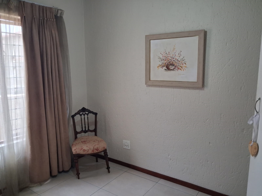 To Let 2 Bedroom Property for Rent in Douglasdale Gauteng
