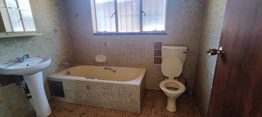 To Let 1 Bedroom Property for Rent in Glen Austin Gauteng