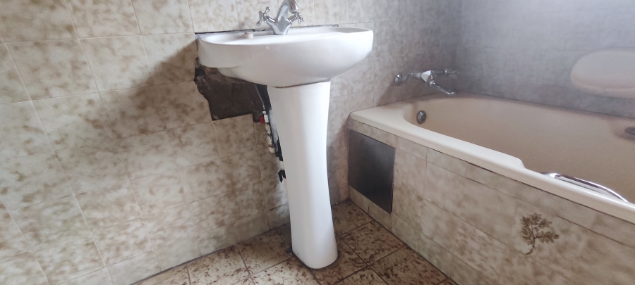 To Let 1 Bedroom Property for Rent in Glen Austin Gauteng