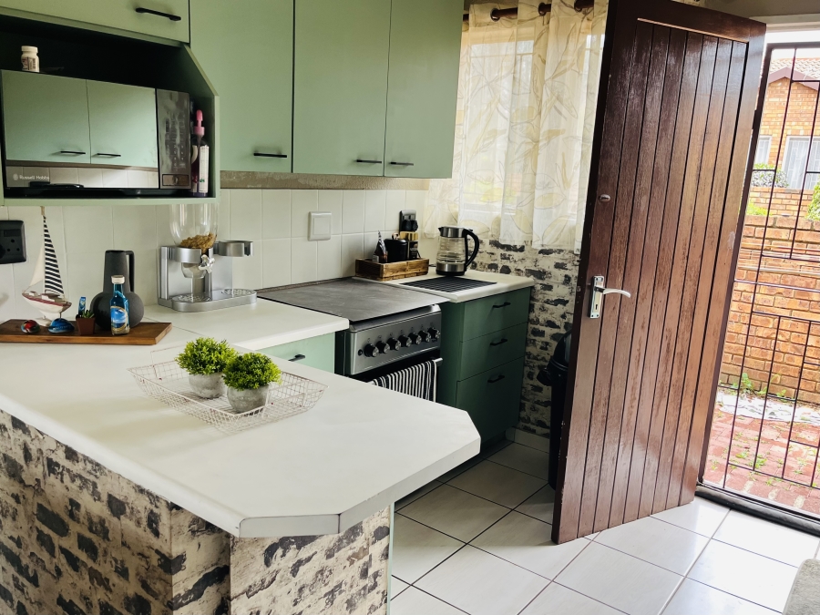 3 Bedroom Property for Sale in Birchleigh North Gauteng