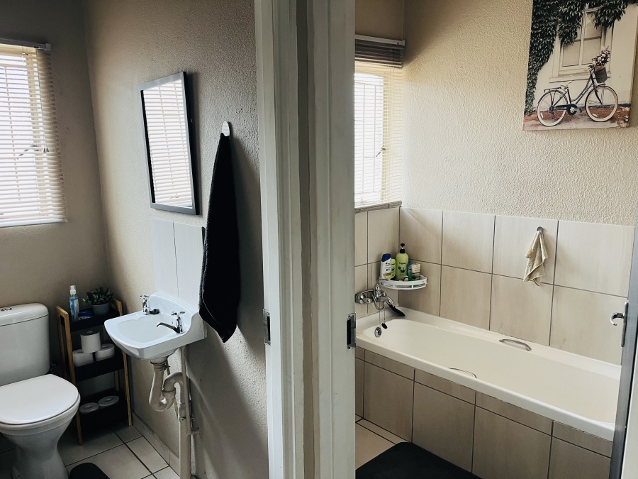 3 Bedroom Property for Sale in Birchleigh North Gauteng