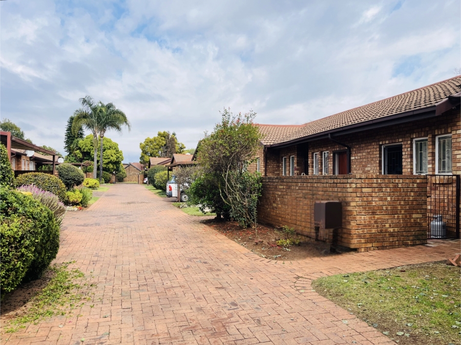 3 Bedroom Property for Sale in Birchleigh North Gauteng