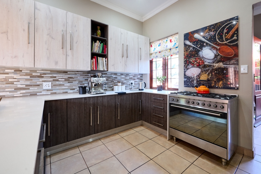5 Bedroom Property for Sale in Carlswald North Estate Gauteng