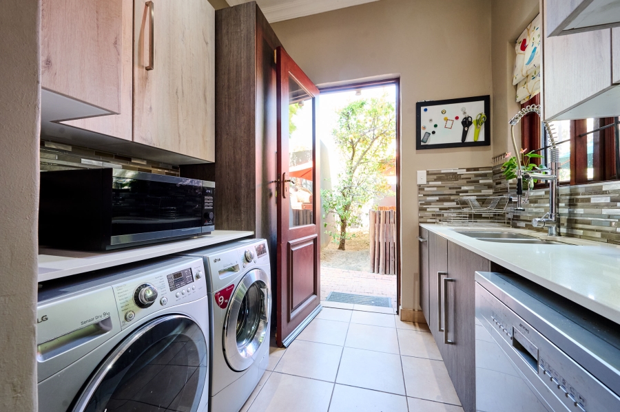 5 Bedroom Property for Sale in Carlswald North Estate Gauteng