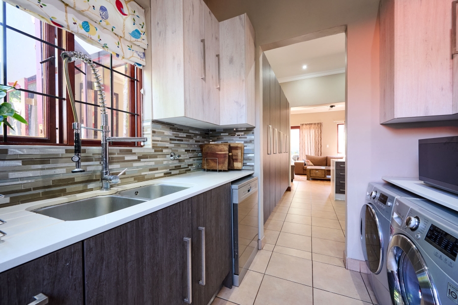 5 Bedroom Property for Sale in Carlswald North Estate Gauteng