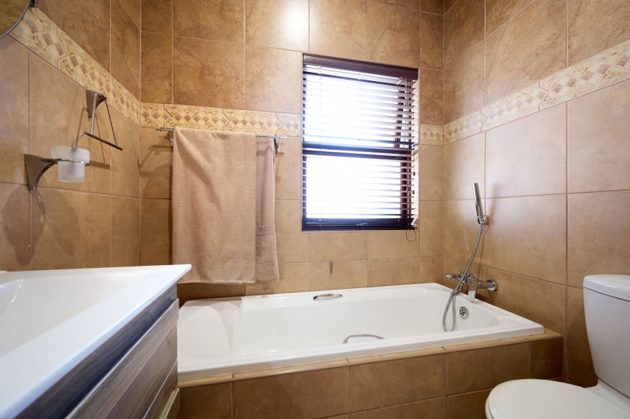 5 Bedroom Property for Sale in Carlswald North Estate Gauteng