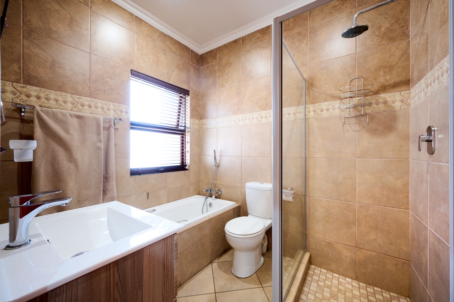 5 Bedroom Property for Sale in Carlswald North Estate Gauteng