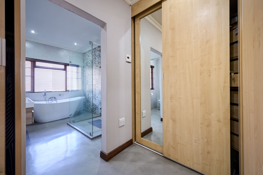 5 Bedroom Property for Sale in Carlswald North Estate Gauteng