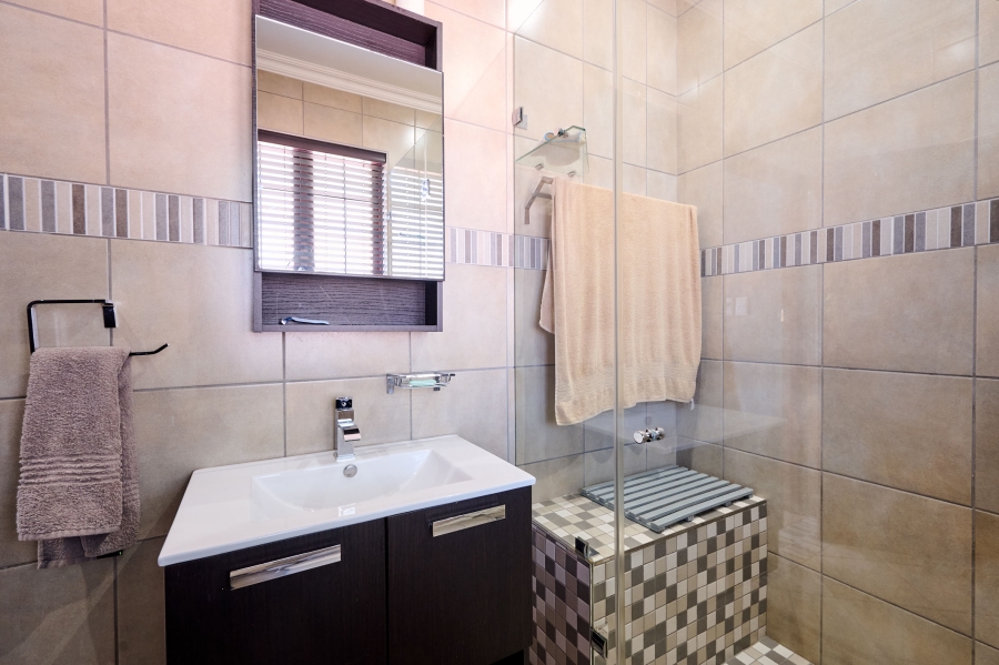 5 Bedroom Property for Sale in Carlswald North Estate Gauteng