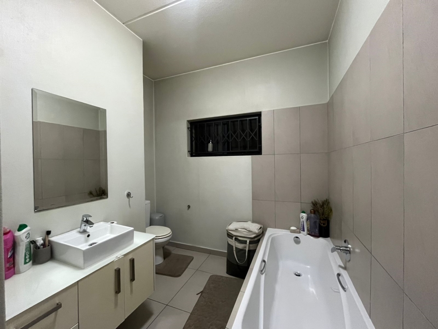 To Let 2 Bedroom Property for Rent in North Riding Gauteng