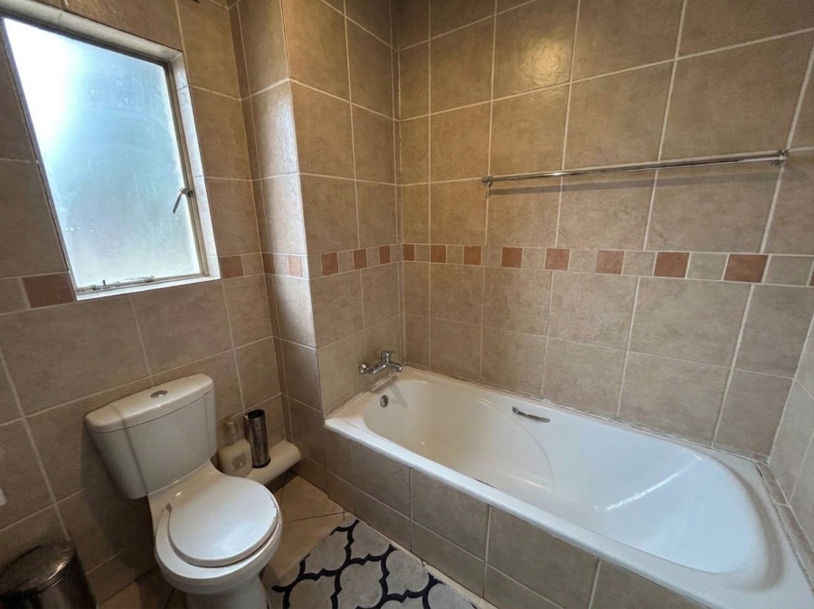 2 Bedroom Property for Sale in Vorna Valley Gauteng