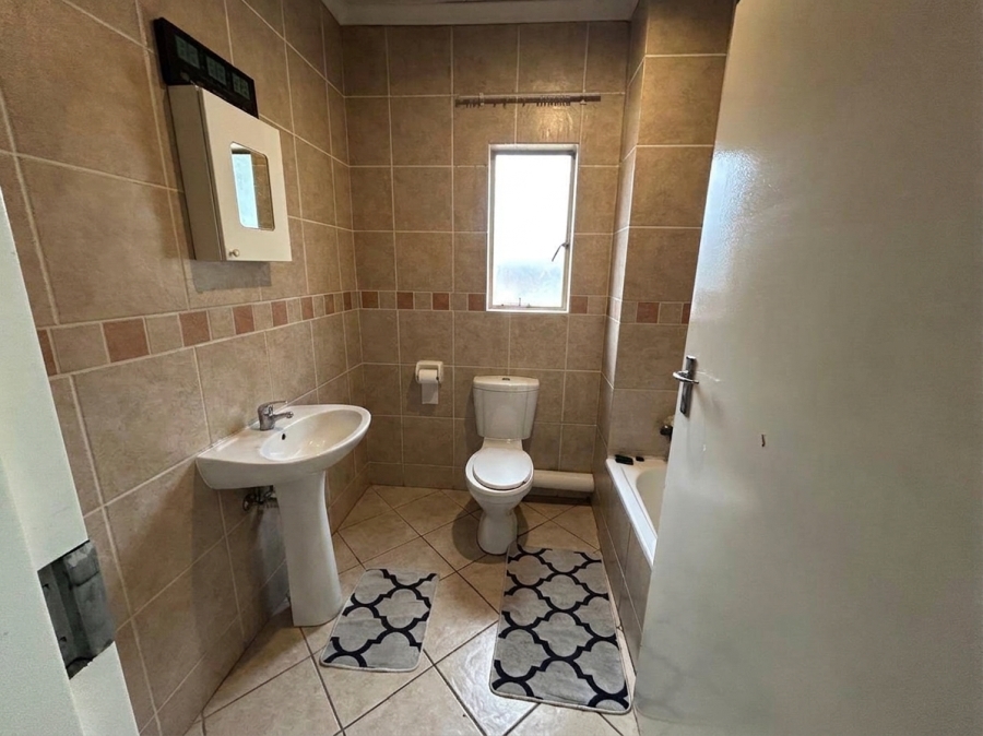 2 Bedroom Property for Sale in Vorna Valley Gauteng