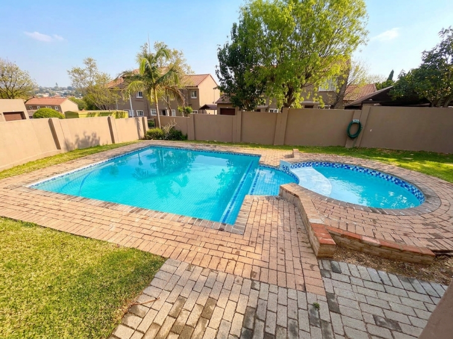 2 Bedroom Property for Sale in Vorna Valley Gauteng